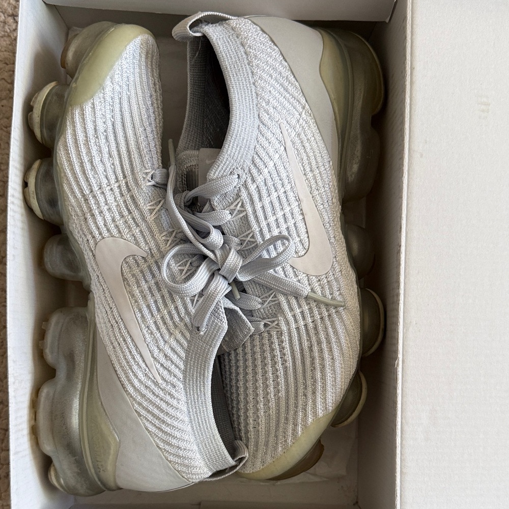 Nike Light Grey Flyknit VaporMax Low-Top Sneakers flyknit 3 size 7.5 women’s